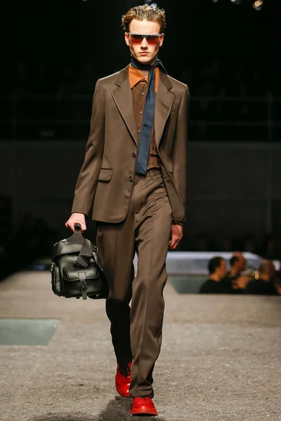 Look 9